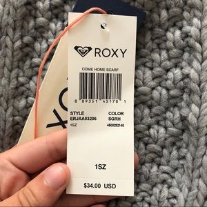 Roxy Accessories - NWT ROXY COME HOME SCARF Roxy Accessories - NWT ROXY COME HOME SCARF